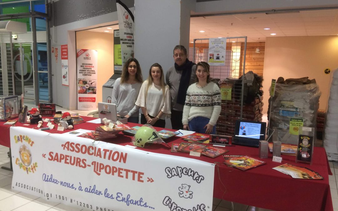 Projet scolaire en soutien à Sapeurs-Lipopette : un stand au SuperU de Montlouis sur Loire
