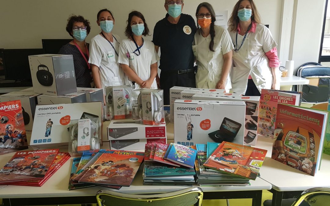 Remise de dons au CHU Clocheville